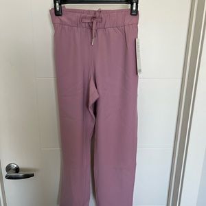 Lululemon on the fly 7/8 pant woven NWT pink
